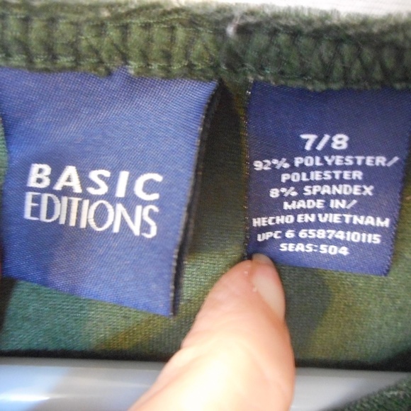 Green Velour dress with detachable necklace - Picture 5 of 7